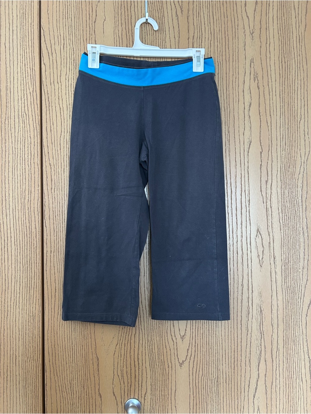 Sweat Champion Black Capri Leggings with Blue Waistband
